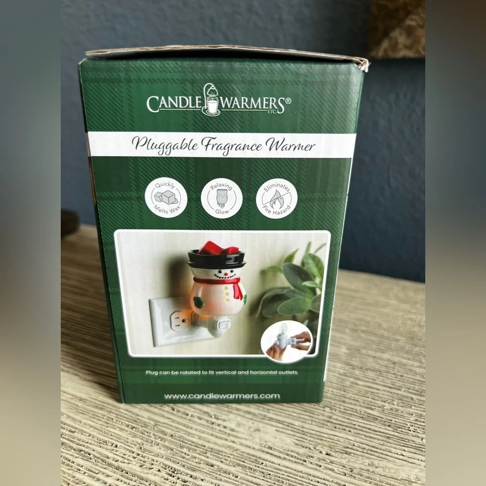 🆕 Snowman Fragrance Warmer - Festive White and Black